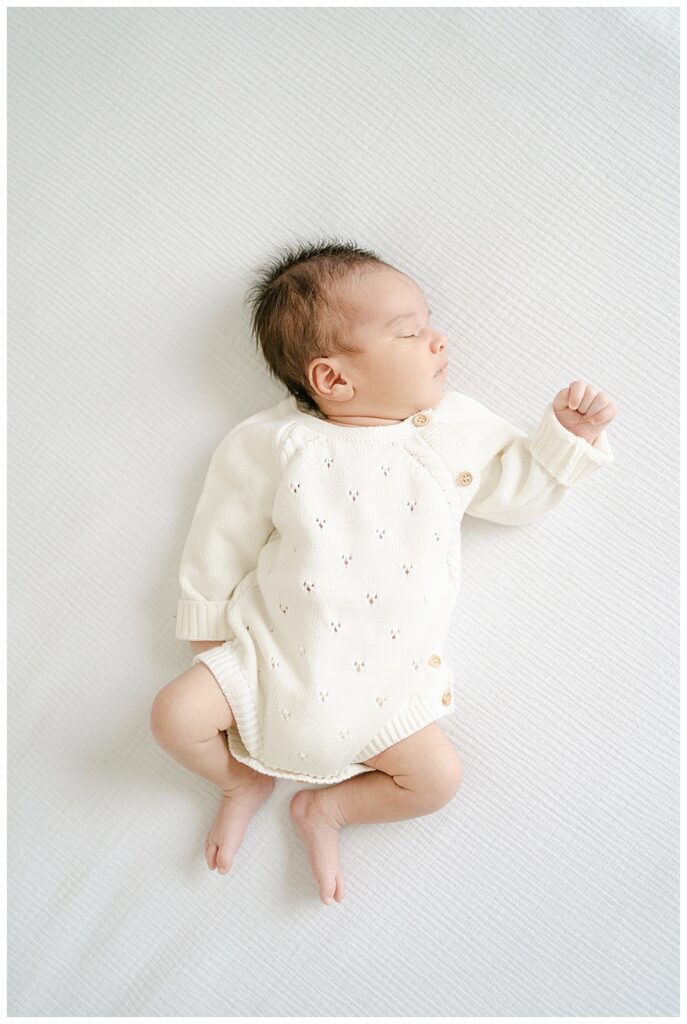 how-to-select-outfits-for-newborn-photos-crystal-lake-newborn-photographer