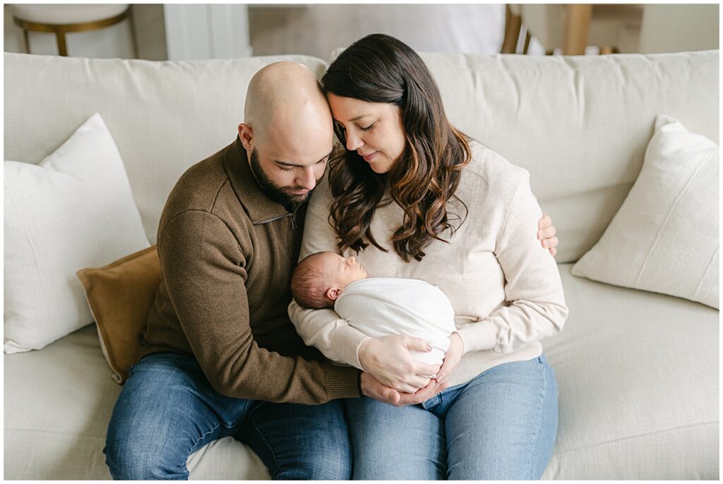 creating-timeless-newborn-portraits-crystal-lake-newborn-photographer-tamara-jaros-photography