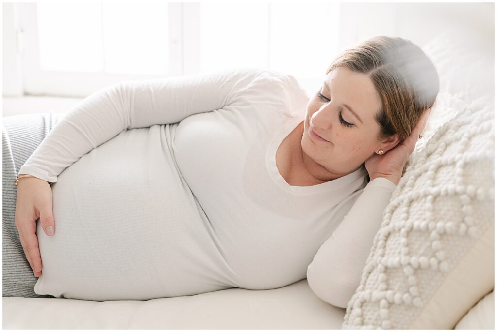 benefits-of-maternity-photos-crystal-lake-maternity-and-newborn-photographer-tamara-jaros-photography